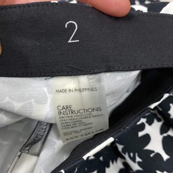 Ann Taylor A-Line Skirt Black & White Floral Skirt.Size 2. Like New. - Picture 6 of 7